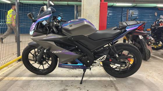 YAMAHA YZF R15 